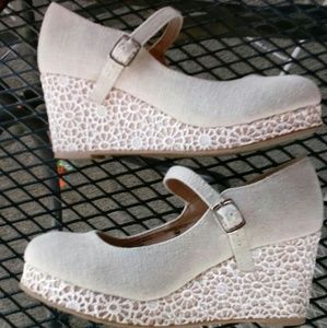 Soda Platform Wedges. Cream, tan, & off white.